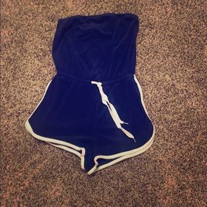 I’m selling a strap-less romper.